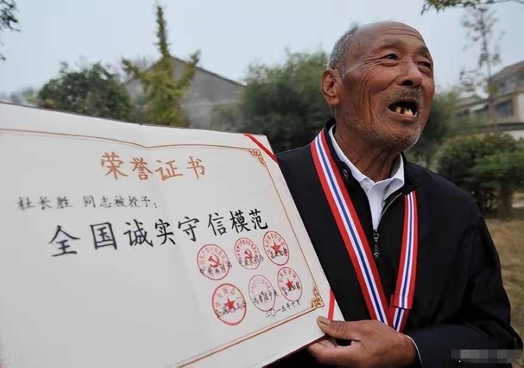 儿子儿媳意外去世，老父亲帮他们偿还330万