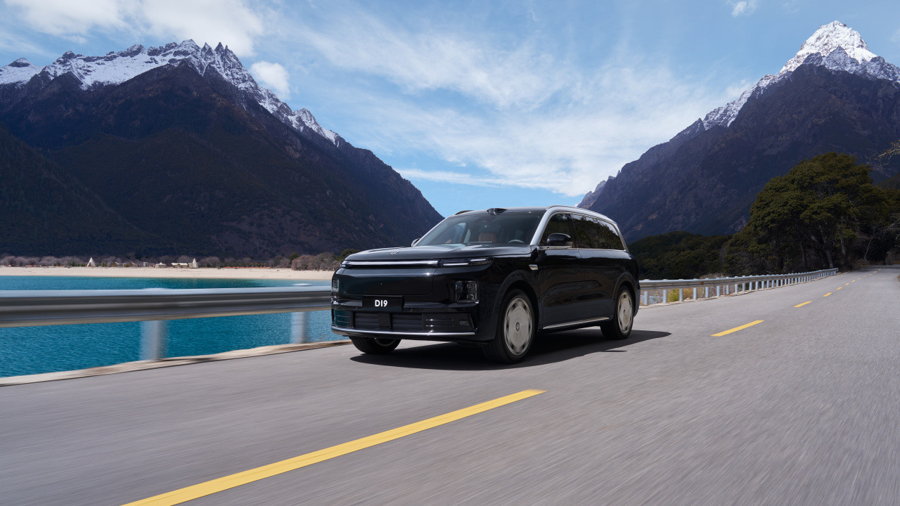 零跑D19上市21.98万起，搅局全尺寸SUV市场，首位车主是他！