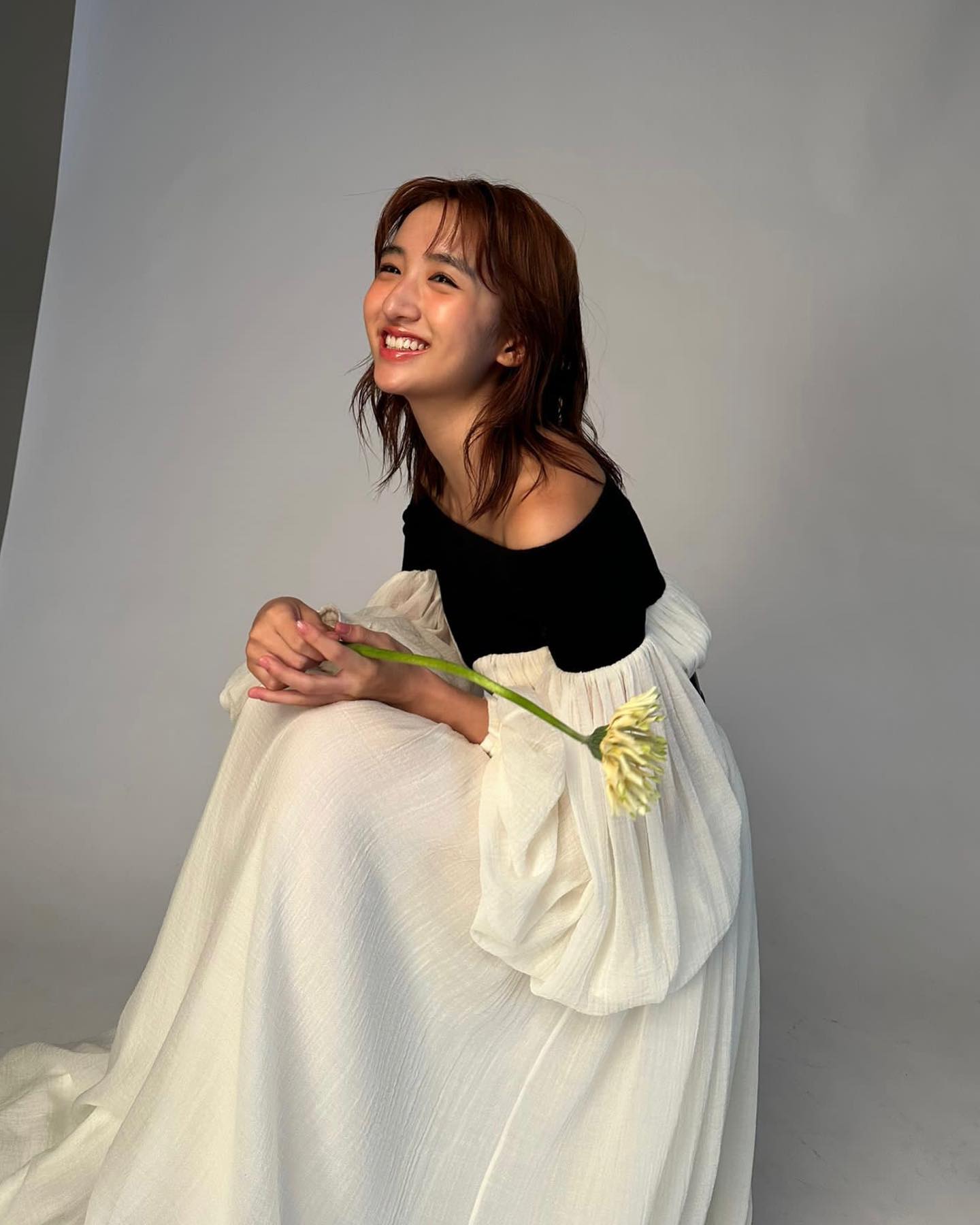 她是香港著名女星柏安妮的女儿，看起来比妈妈年轻时候还要漂亮。