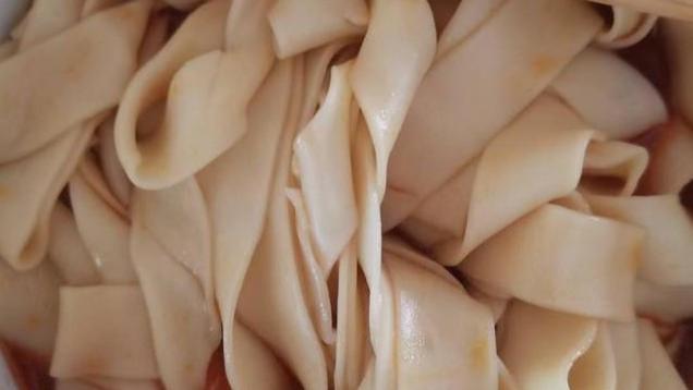成都的杂酱面  棍棍面成主流