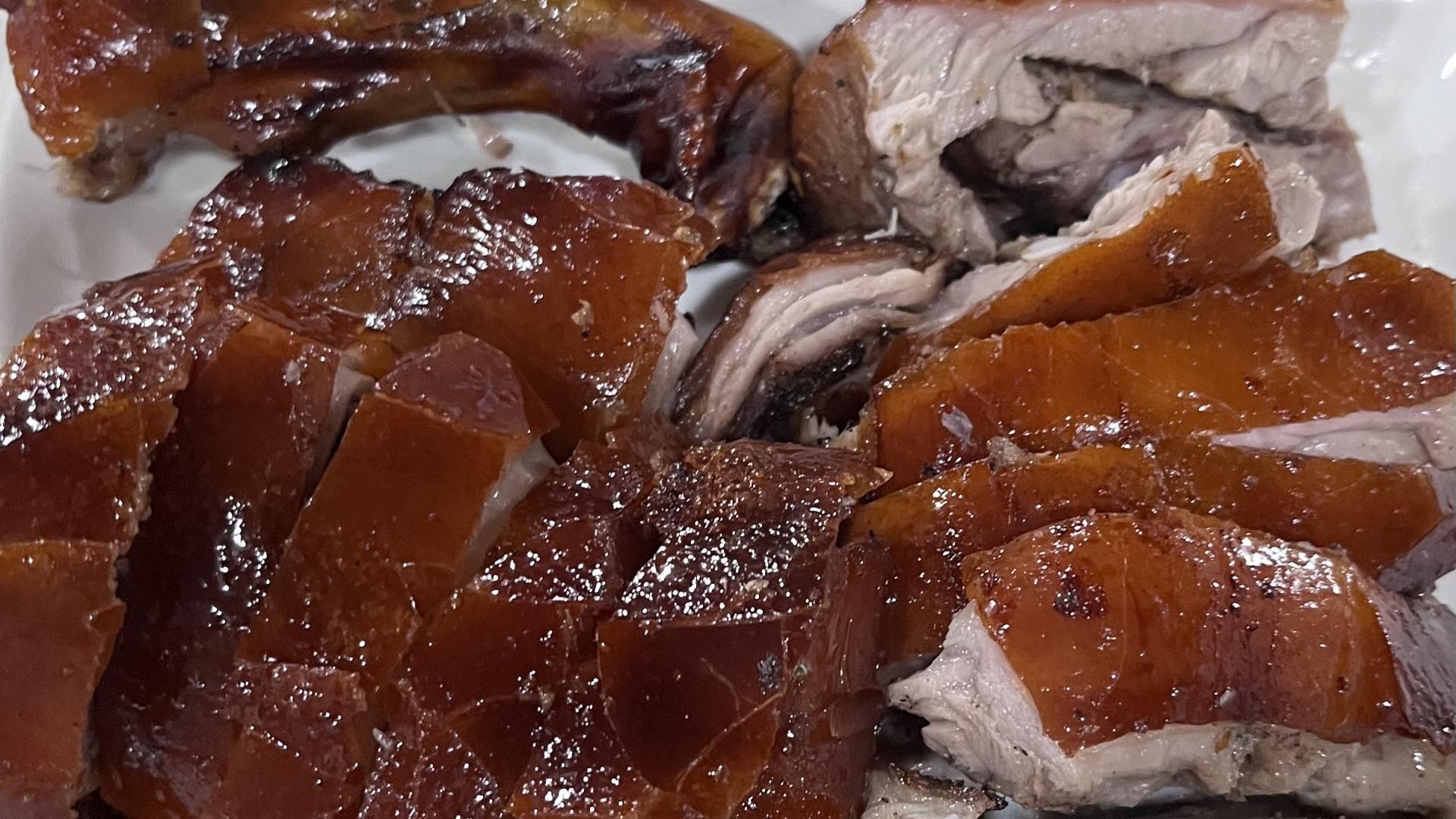 脆皮烤乳猪：舌尖上的酥香盛宴