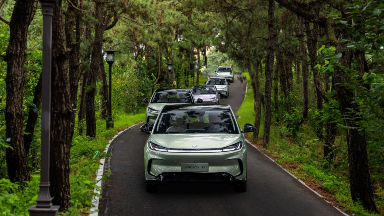 8万级纯电SUV内卷之下，极狐T1凭什么脱颖而出？