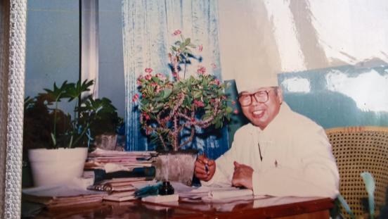 李长贤：仁心映眼域，笔墨润人生