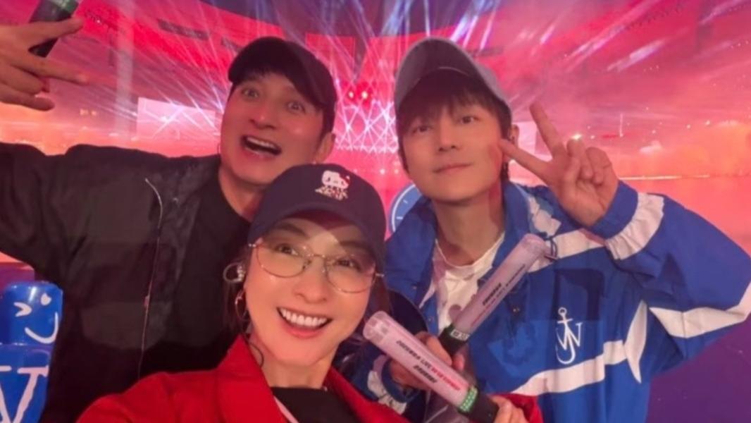 吴昕郑凯与何炅李维嘉聚餐，同行互动自然，此前曾同看张杰演唱会