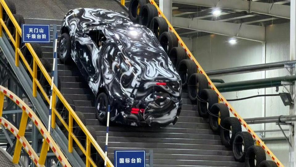 真的被比亚迪的这波操作秀到了！