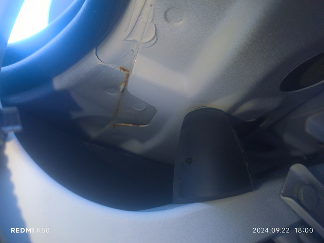 四代帝豪第一批车主，还是躲不开生锈啊，之后再抽空看看底盘