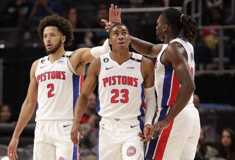 坎宁安的进攻还是没有进化到一个一档球星的水平，他就像基德一样，需要靠队友终结来弥