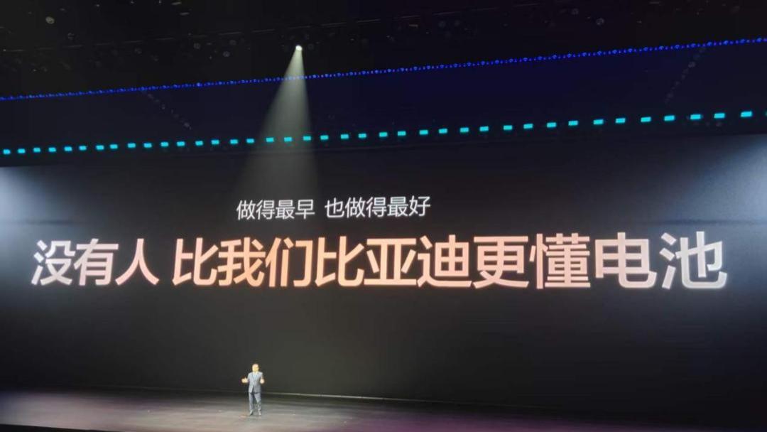 比亚迪业绩亮红灯后，王传福甩出“王炸”