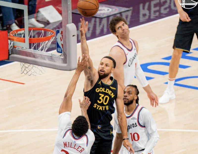 今日NBA常规赛勇士110-115不敌快船。

赛后史蒂夫-科尔谈及斯蒂芬-库里