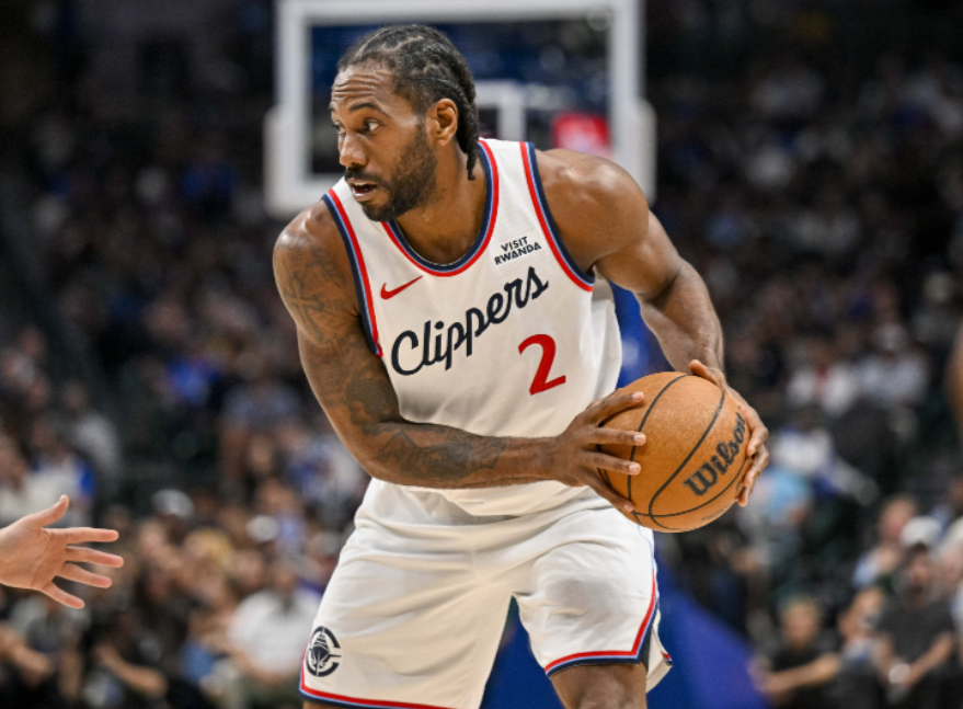 关于有些人说队友不给小卡球的问题

小卡承担的是功坚手，加兰承担的是组织，他首先