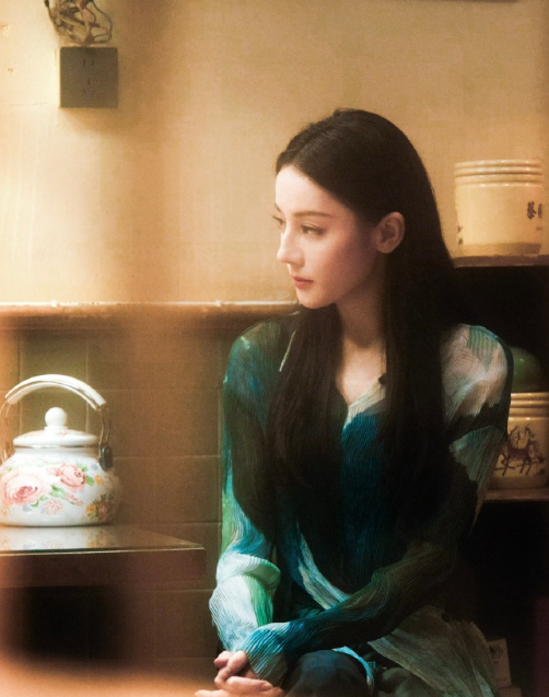 我在看台上谁也不认识，唯独认识你