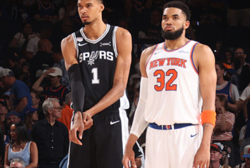 NBA总决赛，尼克斯对阵马刺的G4比赛中，出现了非常奇葩的一幕。马刺队新秀卡特布