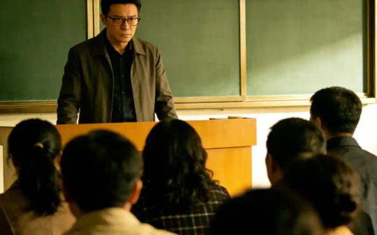 家长会上班主任拿出我写给班长的告白信，让我妈当众念，可我妈念完，班长他爸站起来说：这婚事我同意了！