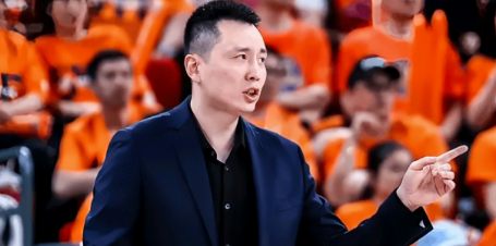 上海男篮主教练卢伟称赞张镇麟总决赛的发挥，他表示：张镇麟发挥非常棒，今年引进他是