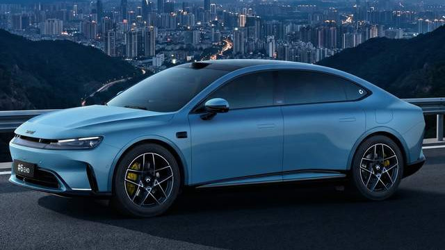 奔驰设计加持！全新smart精灵6号蓝色车色高级感十足