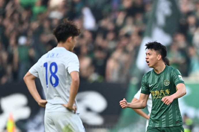 风声鹤唳！#浙江队1比1上海申花# 
长三角德比，
双方门将成为了主角，
门前都