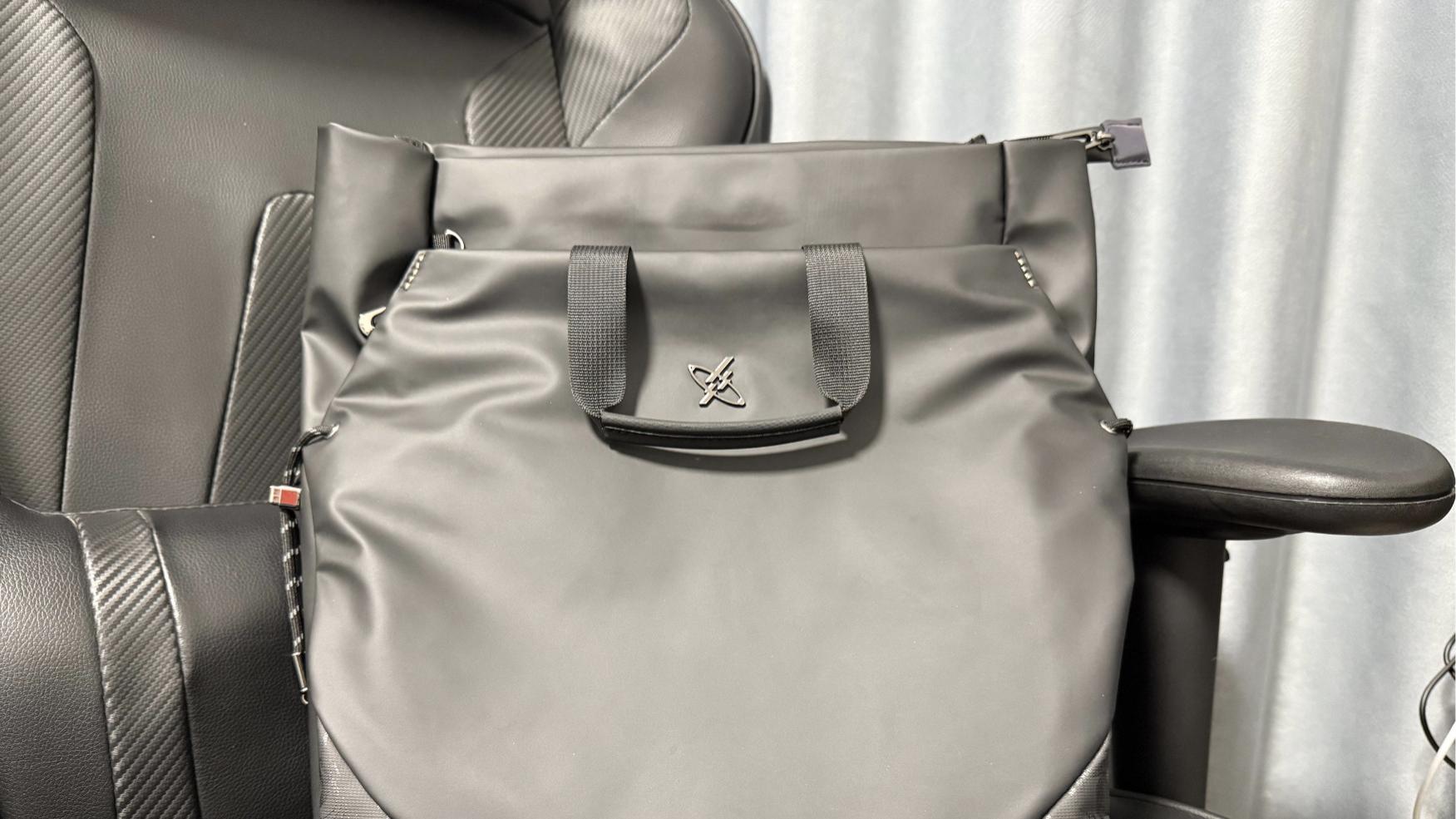 极星双肩电脑包，专为16寸笔记本电脑设计，颜值在线，可拎可背，更省事！