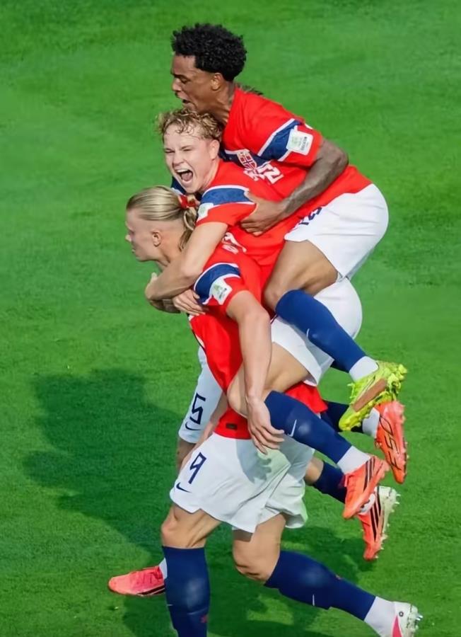2026年世界杯，挪威2-1干掉巴西。
一个28年没进过八强的队，把五星巴西送回