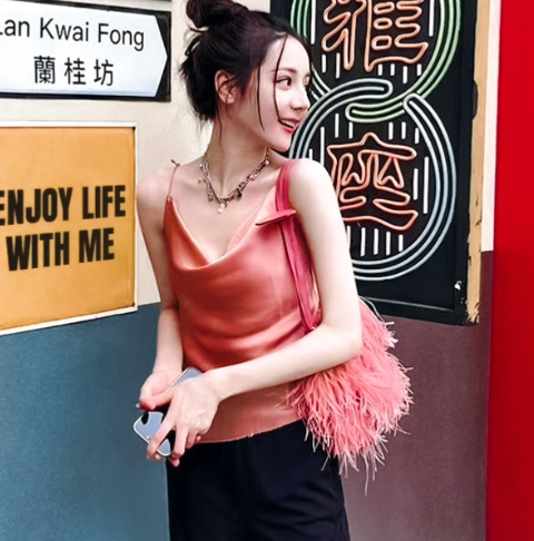 像是冬日里的一杯热可可，温馨又甜蜜