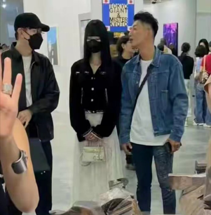 林俊杰七七最新同框曝光！两人回老家过年，男方秀戒指疑好事将近 ​​​