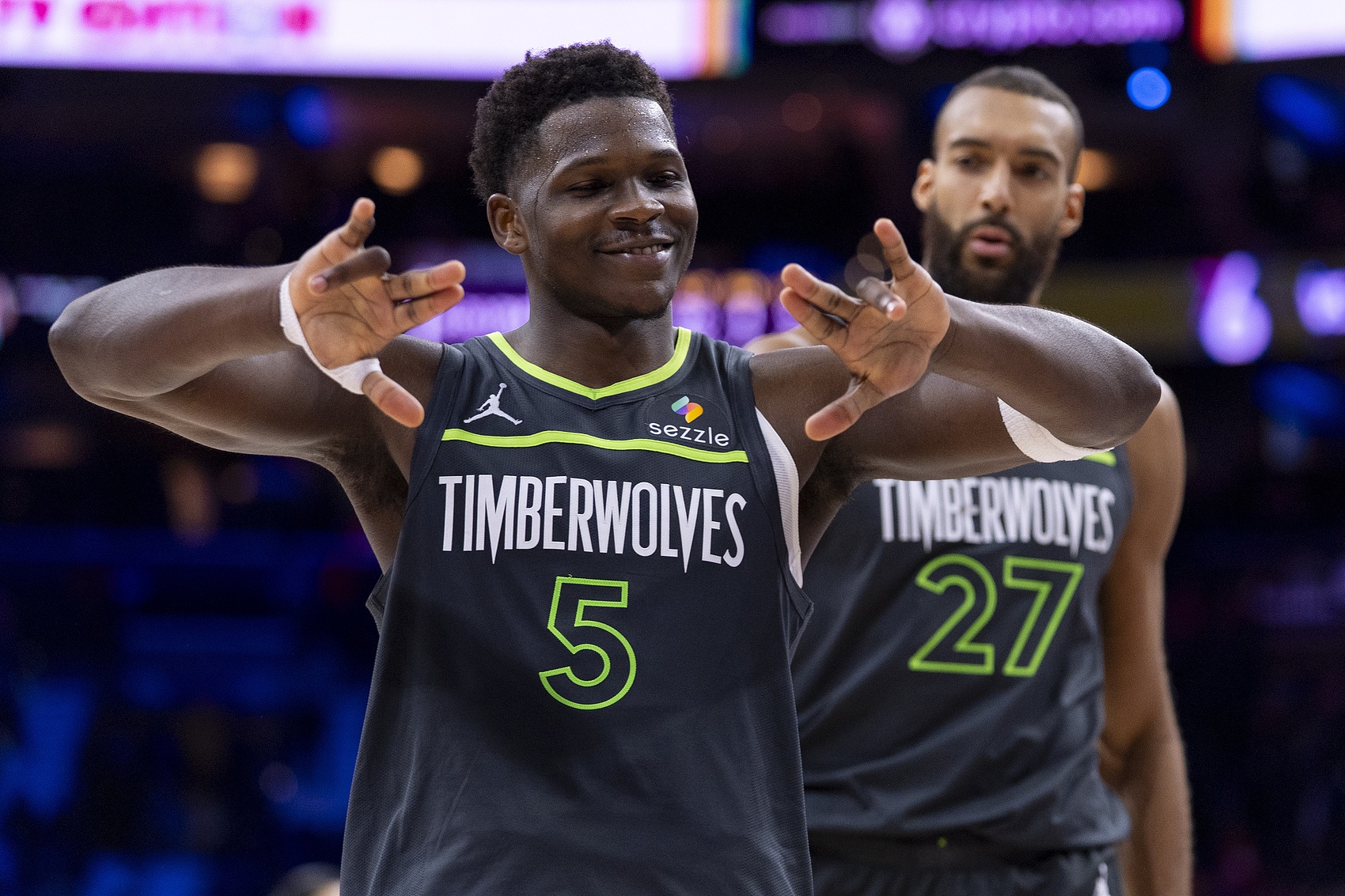 森林狼队似乎和火箭队颇有渊源。要知道，火箭队之前的8连胜是在加时赛不敌森林狼队之