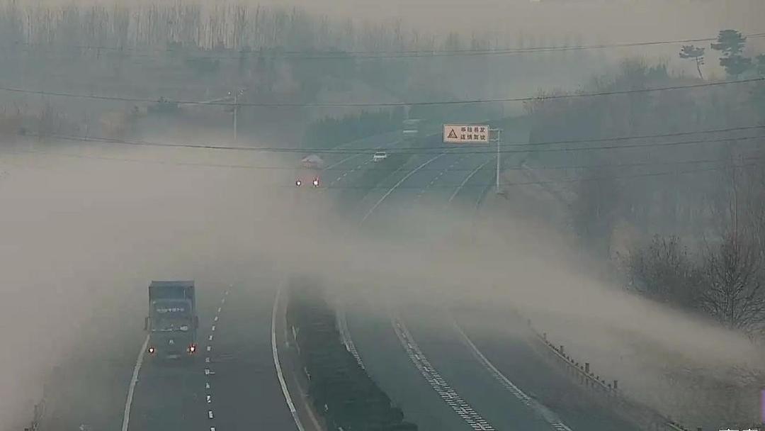 高速公路同一路段限速忽高忽低，频繁抓拍合理吗？老司机：很合理