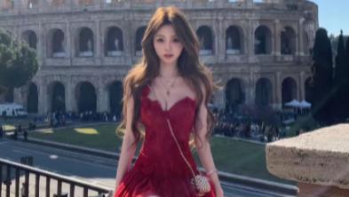 在一起快两年，王思聪带懒懒游欧洲：一张街拍背后的“冷暖”反差