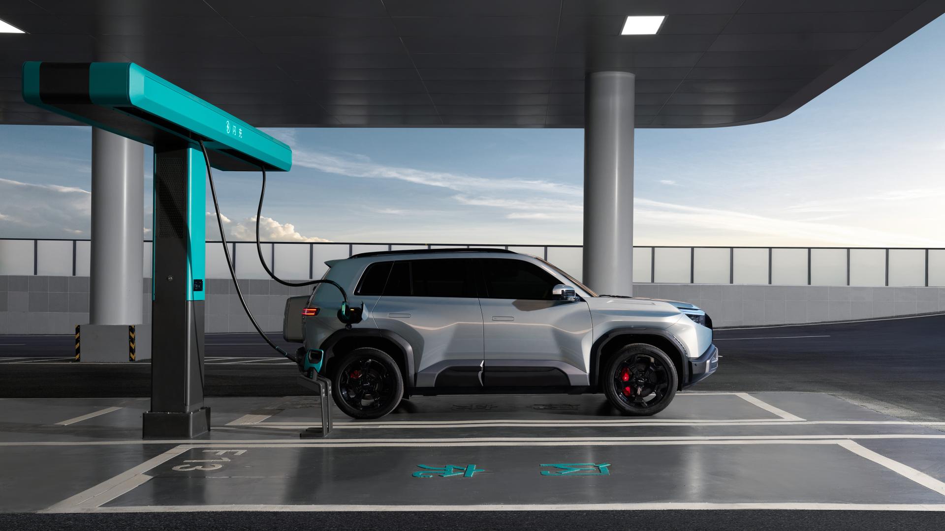 首款闪充新车来了！钛3闪充版不仅免费充电，最后这价格太狠了