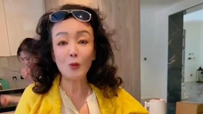 嫌隙解除！汪小菲夫妇带小儿子探望张兰，马筱梅受婆婆贴心招待！