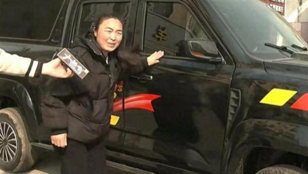 男子2万5买皮卡到货崩溃 续航300公里实为32公里