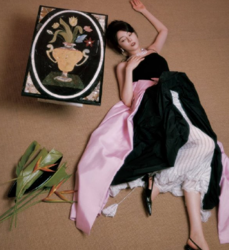 橙色的黄昏衬托仲夏的心动