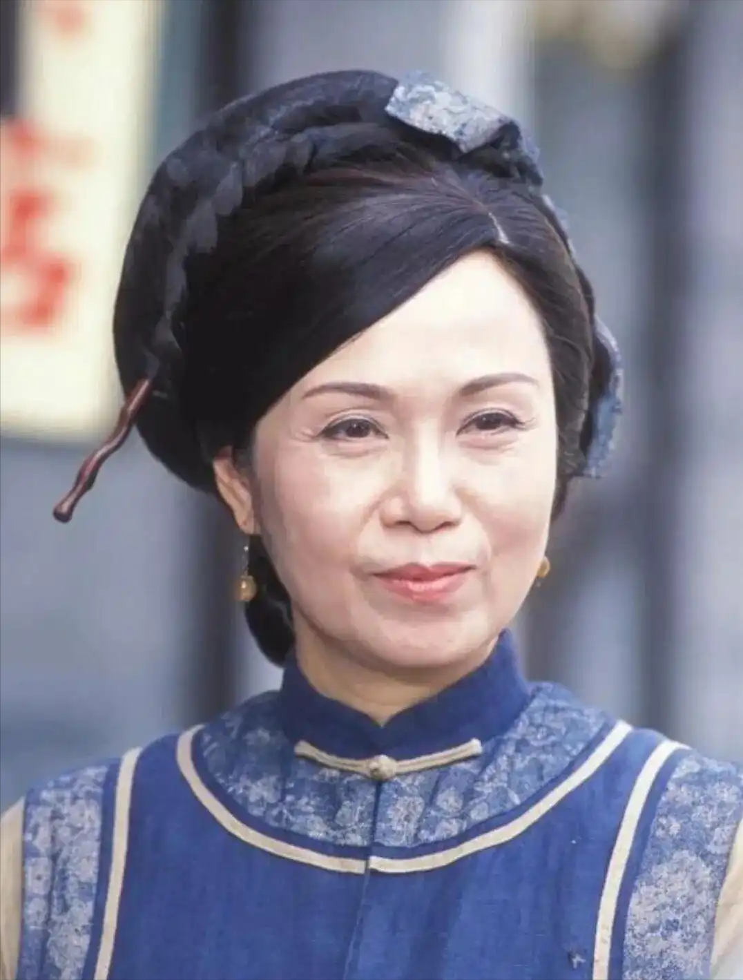 80岁的陈嘉仪总会提着小小的菜篮，慢慢走向街角的菜市场