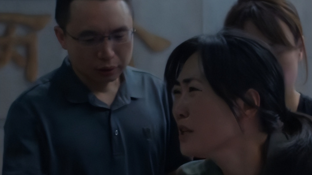 郭麒麟新剧遭网友举报，男群演公然揩油女演员，要求广电赶紧下架