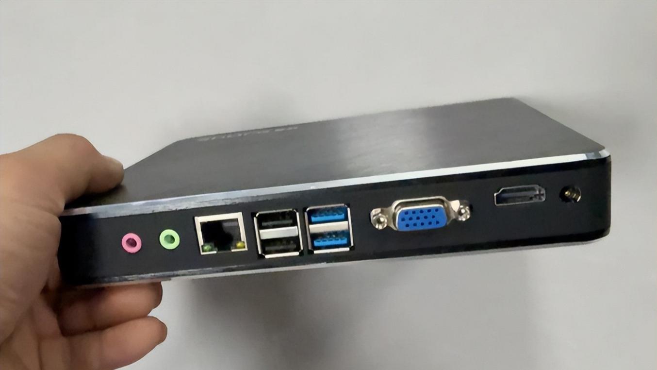 别再瞎折腾了！188拿下i3五代的完整版飞牛圣体亏不亏？