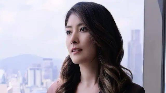 讣告，香港百亿豪门女主人辞世，儿媳陈慧琳黑衣低调送别