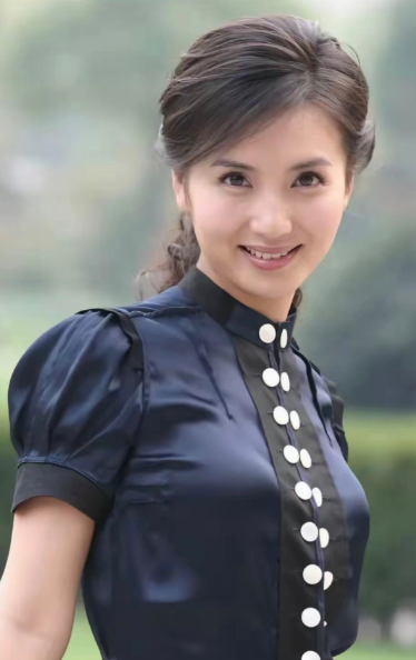 陈好她31岁时嫁大她8岁的富豪，婚后连生三胎，结婚16年零绯闻，她不当明星当老师