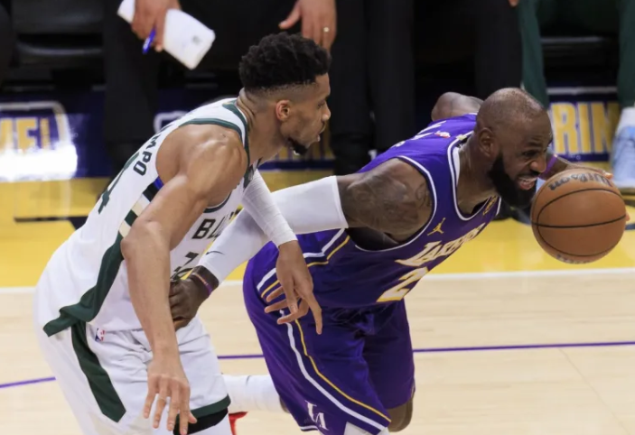 NBA评论员尼克-赖特在节目中谈到了勒布朗-詹姆斯未来可能加盟的球队选择。
尼克