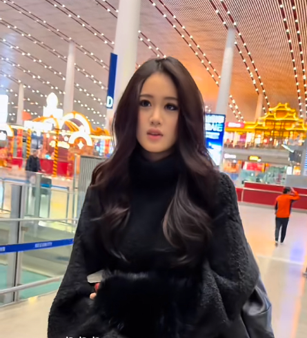 你说这是钟丽缇女儿！
已经这么漂亮了吗！真的是遗传到了钟丽缇的美貌！就像一个洋娃