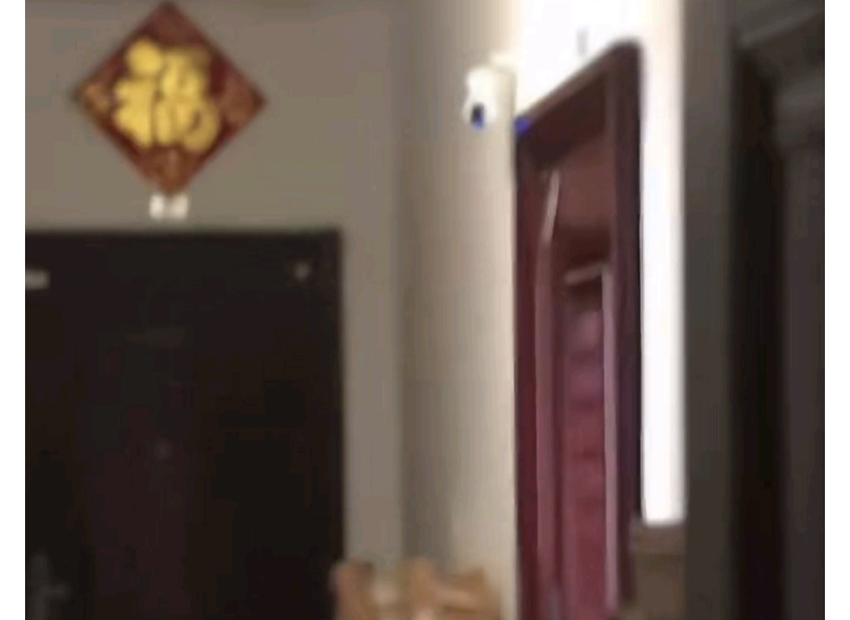 西安一对夫妻和邻居闹矛盾，2家互相在自家装了摄像头，共9个，全程能拍到对方家里景