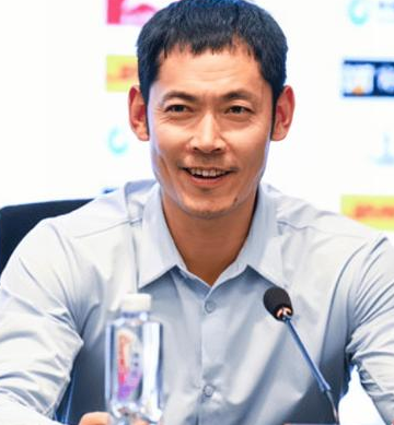 北控男篮主教练张庆鹏谈球队战胜青岛取得三连胜，他表示：很艰苦的一场比赛，青岛防守