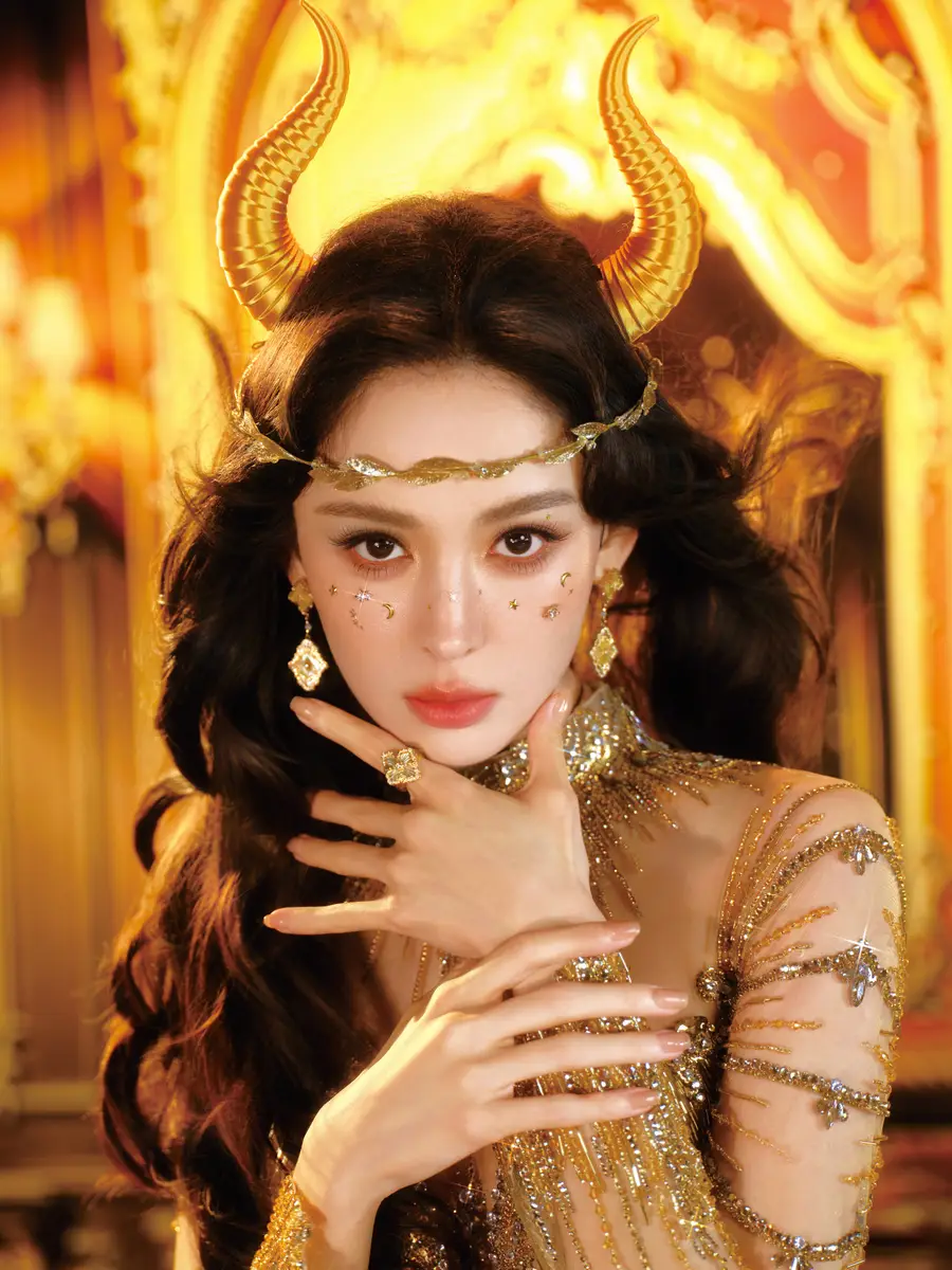 娜扎生日大片化身金牛座女神！穿鎏金长裙闪耀迷人