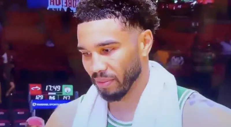 NBA常规赛，凯尔特人客场147-129战胜热火。

杰森-塔图姆接受记者采访，