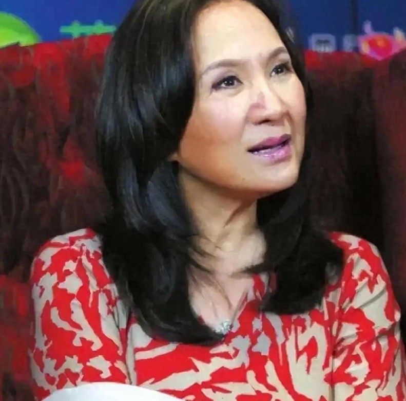 早已不是中国籍？被 “玩腻”后回国，郑绪岚现状令人唏嘘。
 
人生的抉择很重要，