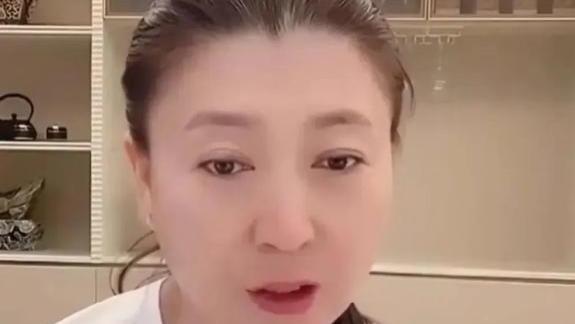 闫学晶发文道歉，承认红了飘了丢了根本！中戏辟谣未设新疆班