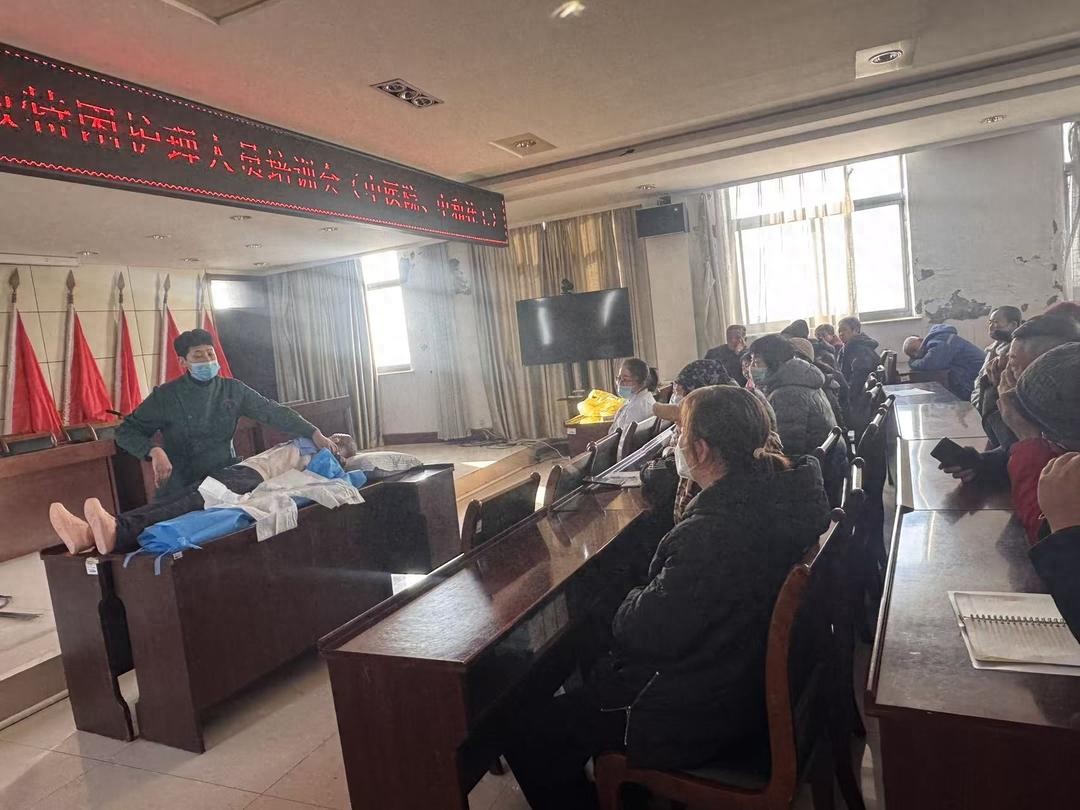 专业技能提升 守护特困老人温情与安全