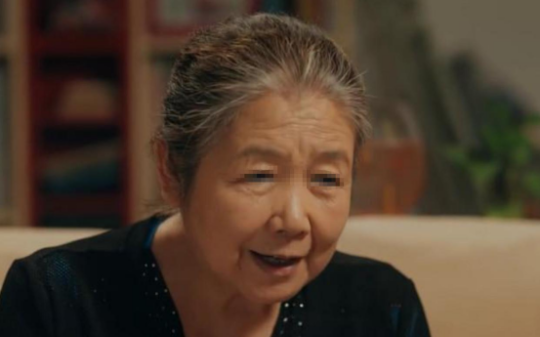 56岁老妇中100万彩票，跟儿子开玩笑说得了绝症，不想被赶出家门