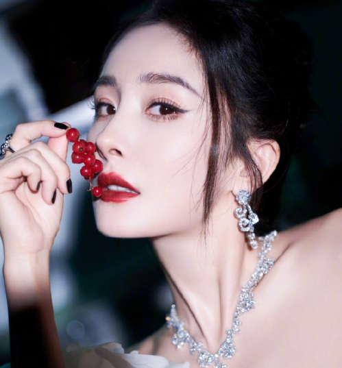 即使相隔万里，当一方被观测，另一方必定产生扰动