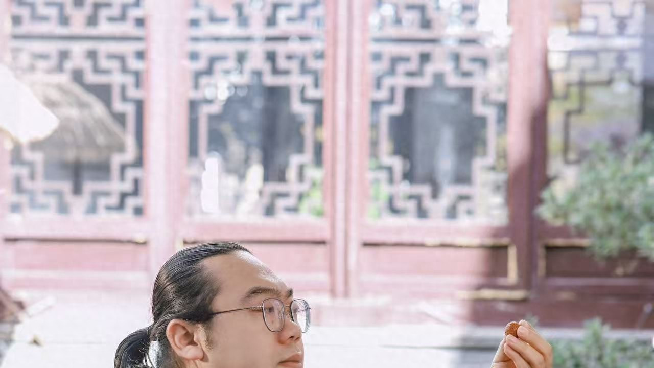 周春毅：把半生执念，写成给核雕的一封深情情书