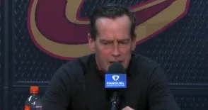 NBA常规赛骑士以142-126战胜灰熊

本场比赛，骑士球员丹尼斯-施罗德全场