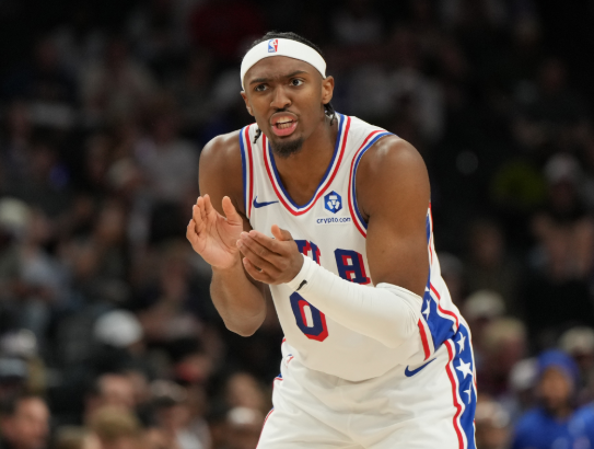 从西蒙斯到哈登再到马克西，恩比德身边就没一个能把挡拆逻辑打顺的后卫

真的越看越